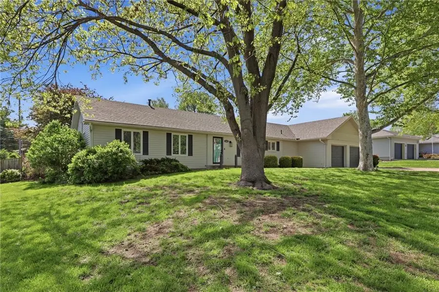 5645 Meadow View Drive, Shawnee, KS 66226 - #3