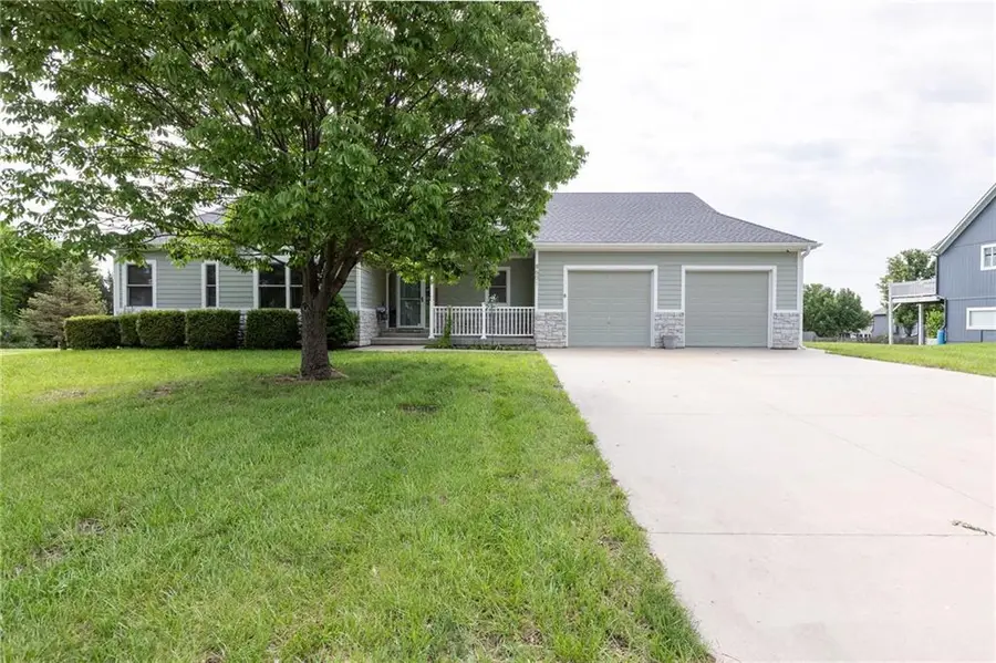 8601 Timber Trails Drive, De Soto, KS 66018 - #2