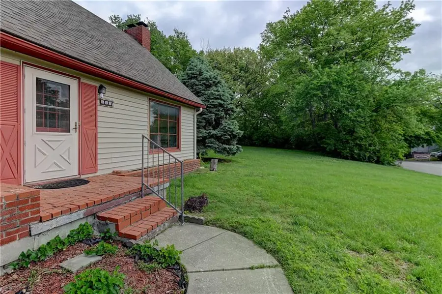510 Vilas Street, Leavenworth, KS 66048 - #2