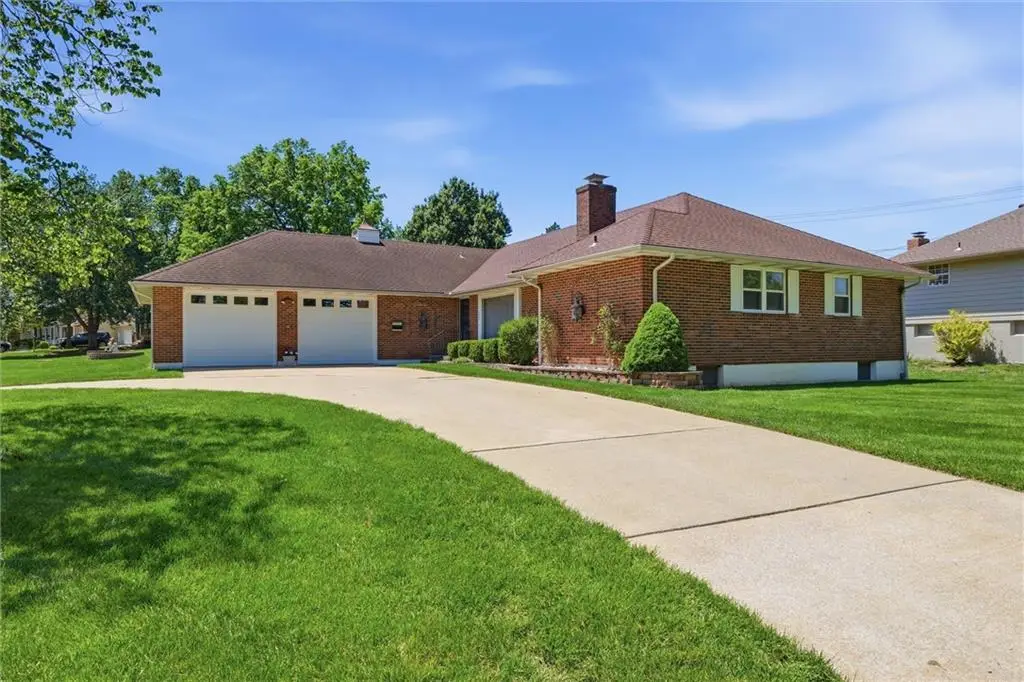 3300 S Phelps Road, Independence, MO 64055 - #1