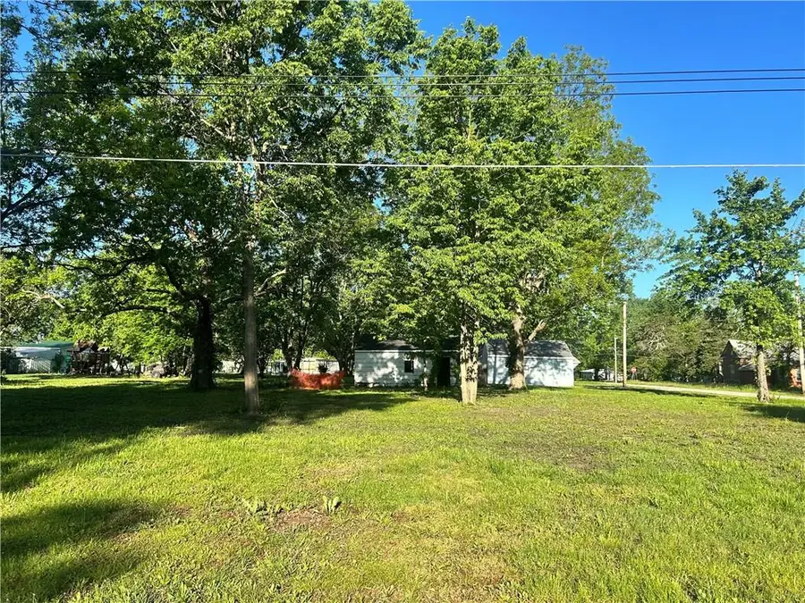 402 S Broadway Street, Lacygne, KS 66040 - #3