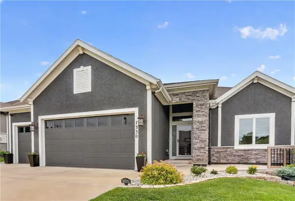 7330 NW Forest Lakes Drive, Parkville, MO 64152