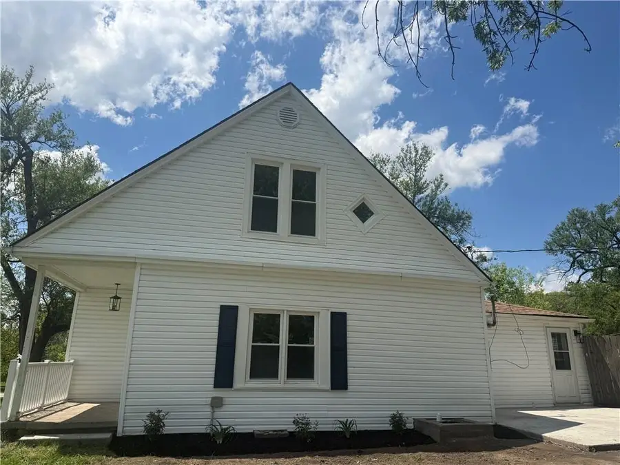 1401 W Chestnut Street, Savannah, MO 64485 - #2