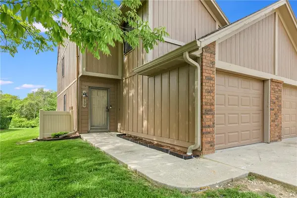 230 SW Pinetree Lane, Lee's Summit, MO 64063