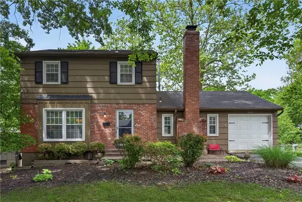 9802 Eby Street, Overland Park, KS 66212