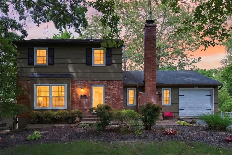 9802 Eby Street, Overland Park, KS 66212 - #2