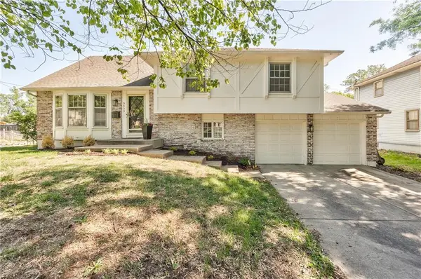 9809 Connell Drive, Overland Park, KS 66212