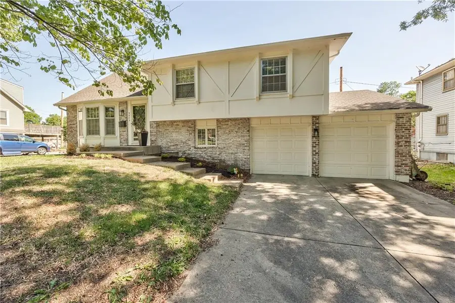 9809 Connell Drive, Overland Park, KS 66212 - #2
