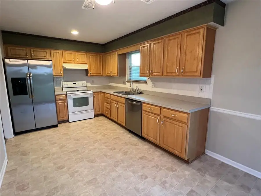 20701 S Walker Road, Spring Hill, KS 66083 - #3