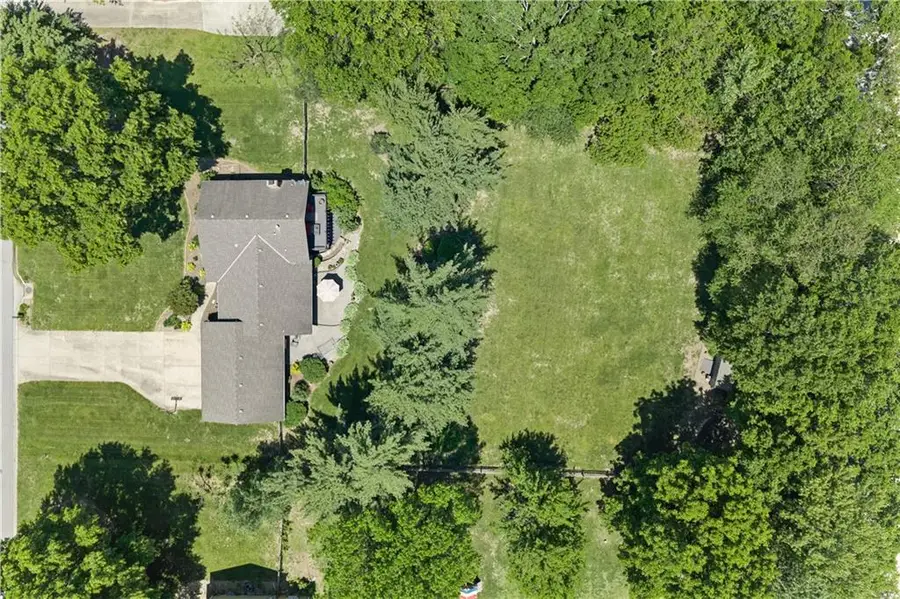 16001 Russell Road, Stilwell, KS 66085 - #3