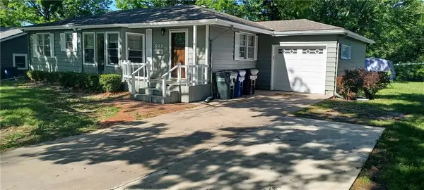 923 Crestline Drive, Lawrence, KS 66049