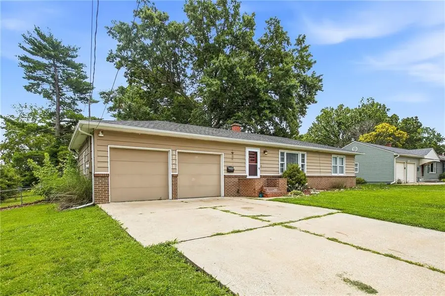 5725 Oxford Avenue, Raytown, MO 64133 - #3