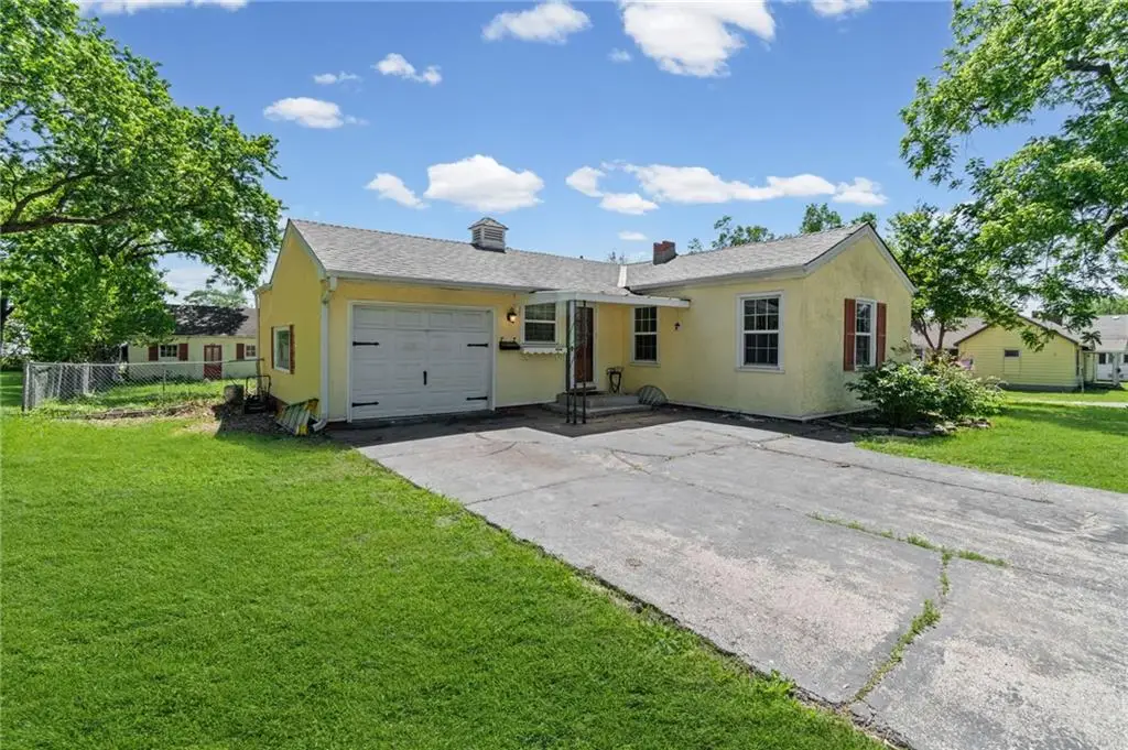700 E 3rd Street, Cameron, MO 64429 - #1