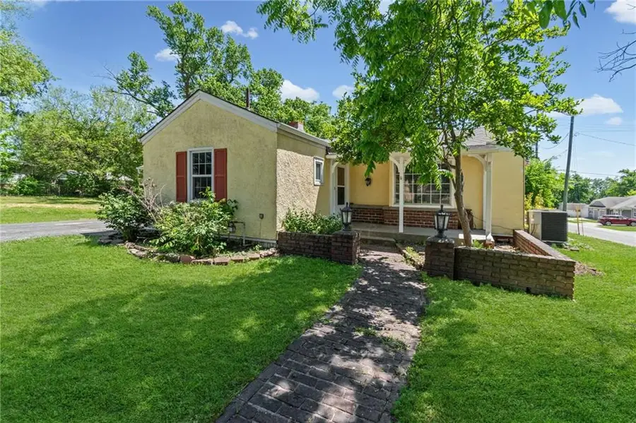 700 E 3rd Street, Cameron, MO 64429 - #3