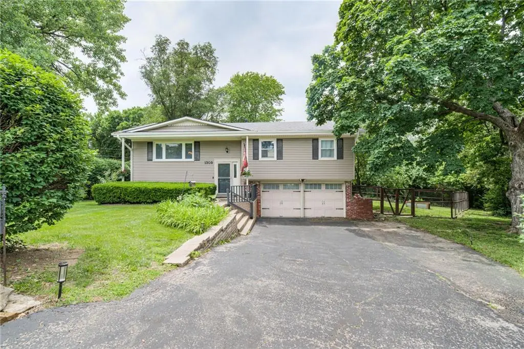 1309 N Leeview Circle, Olathe, KS 66061 - #1