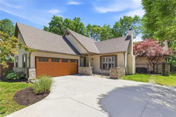 7507 El Monte Circle, Prairie Village, KS 66208