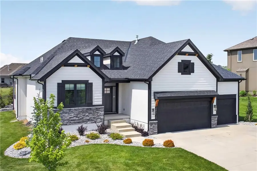 24320 W 68th Street, Shawnee, KS 66226 - #2