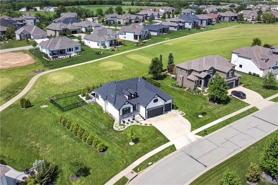 24320 W 68th Street, Shawnee, KS 66226 - #3