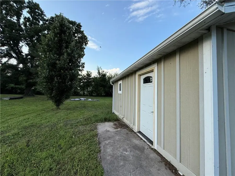 523 Howard Street E, Sedalia, MO 65301 - #3