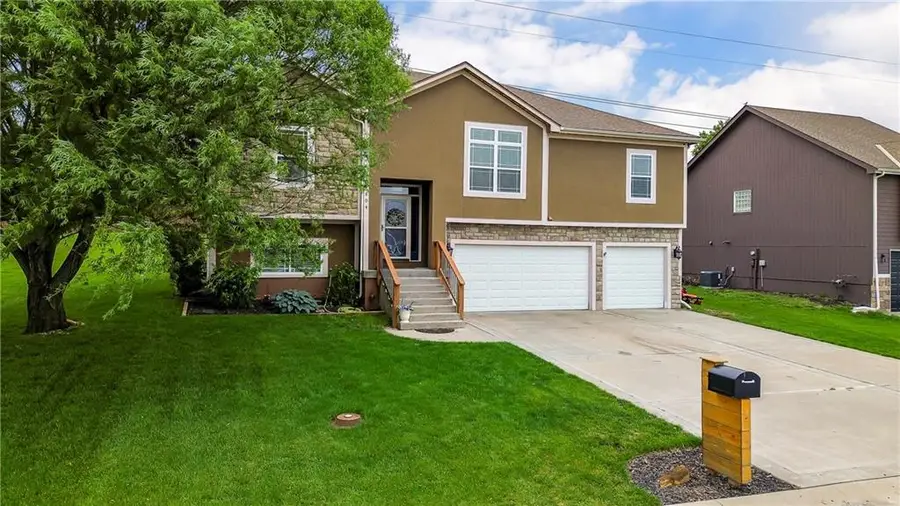 804 N 168th Street, Basehor, KS 66007 - #2
