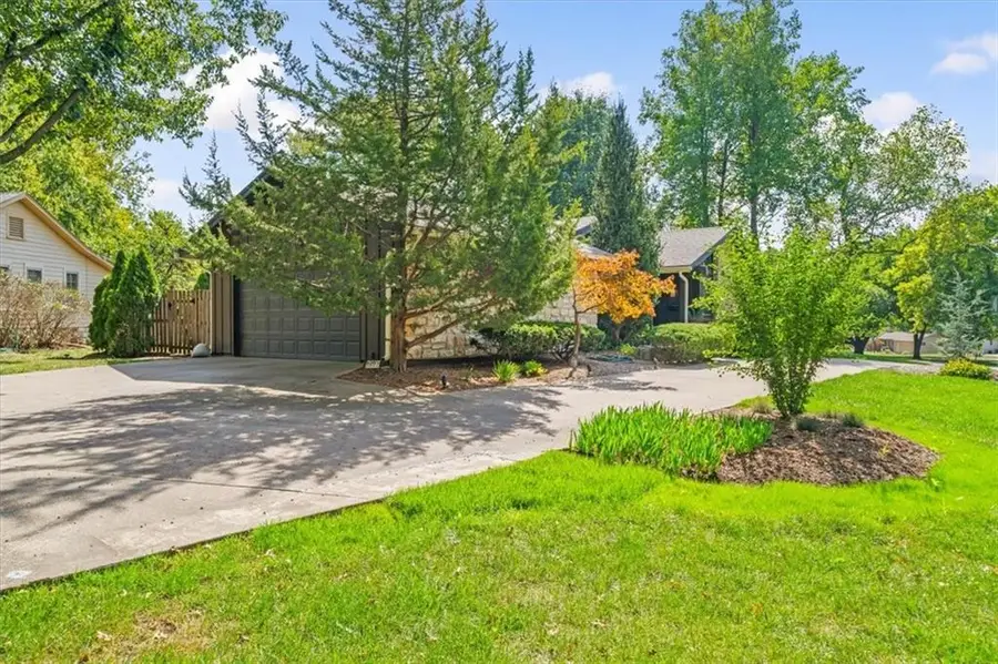 9601 Lee Boulevard, Leawood, KS 66206 - #3