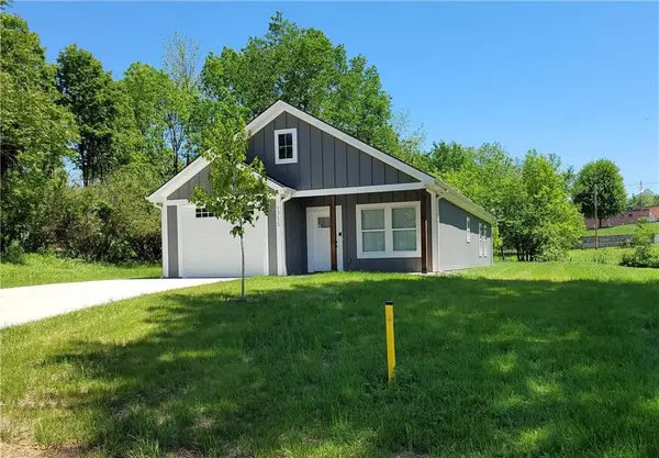 1715 S Hardy Avenue, Independence, MO 64052