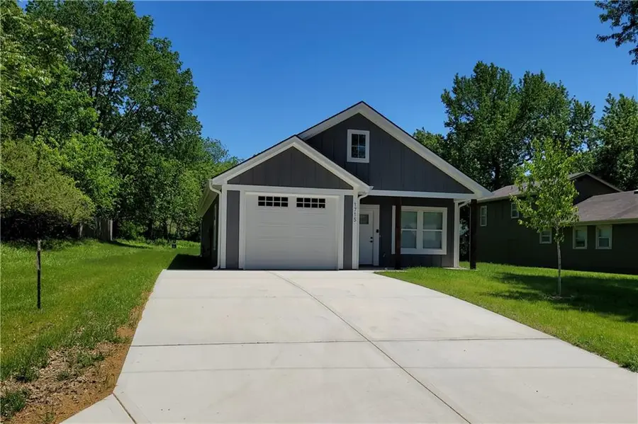 1715 S Hardy Avenue, Independence, MO 64052 - #2
