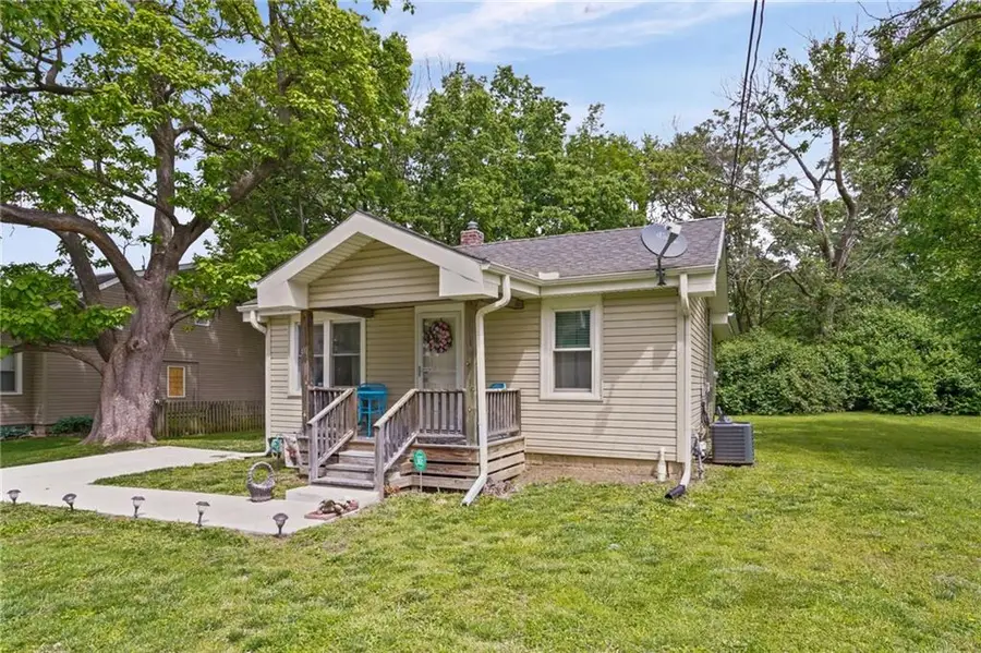 410 NE 75th Terrace, Kansas City, MO 64118 - #2