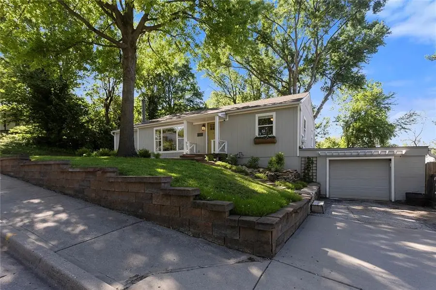 1135 Elizabeth Street, Liberty, MO 64068 - #3
