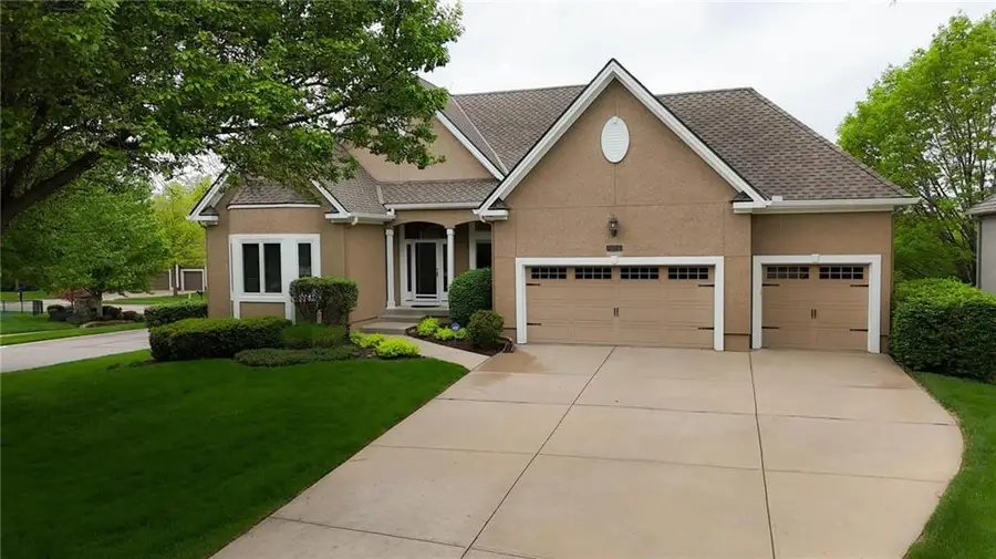 16058 Cambridge Circle, Stilwell, KS 66085 - #2
