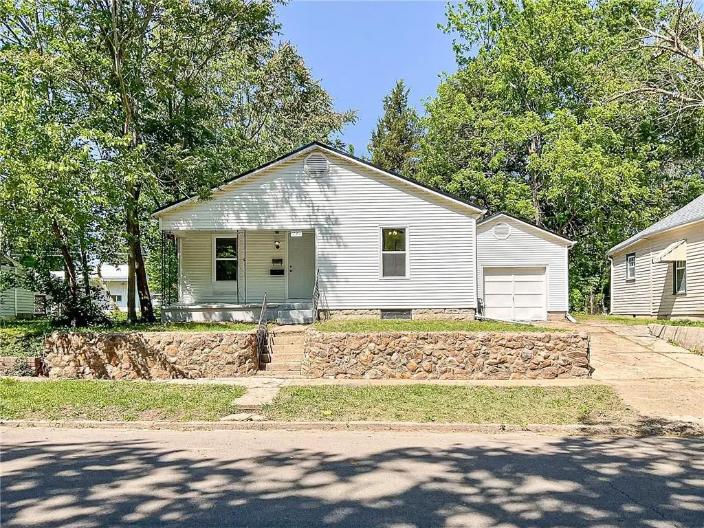 1720 S Stewart Avenue, Sedalia, MO 65301 - #1