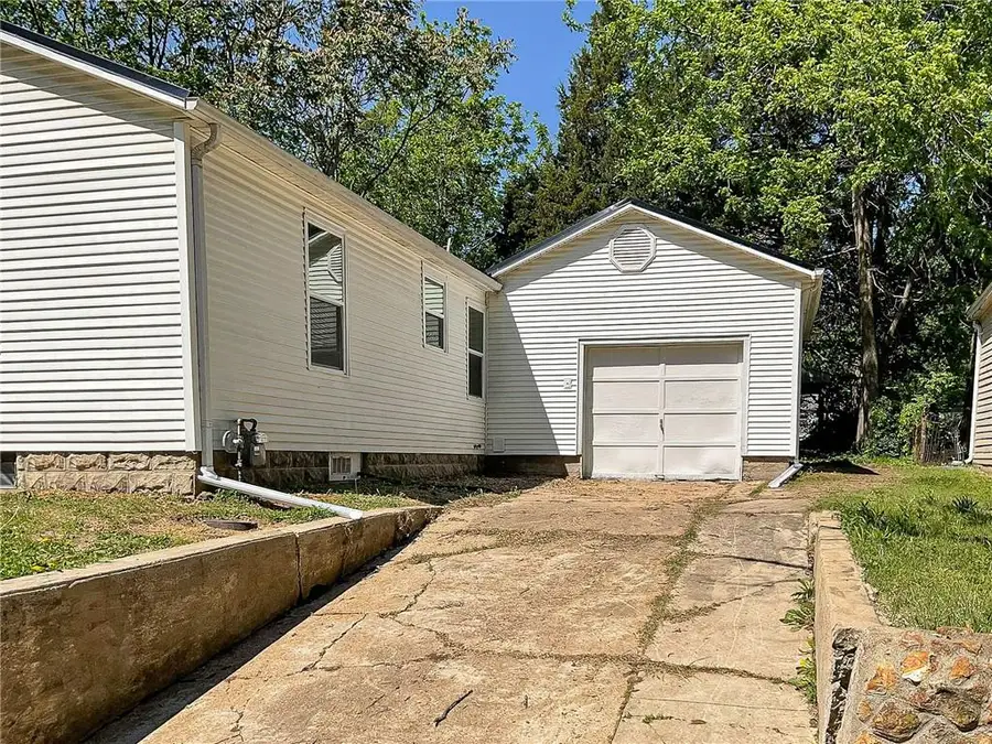 1720 S Stewart Avenue, Sedalia, MO 65301 - #2