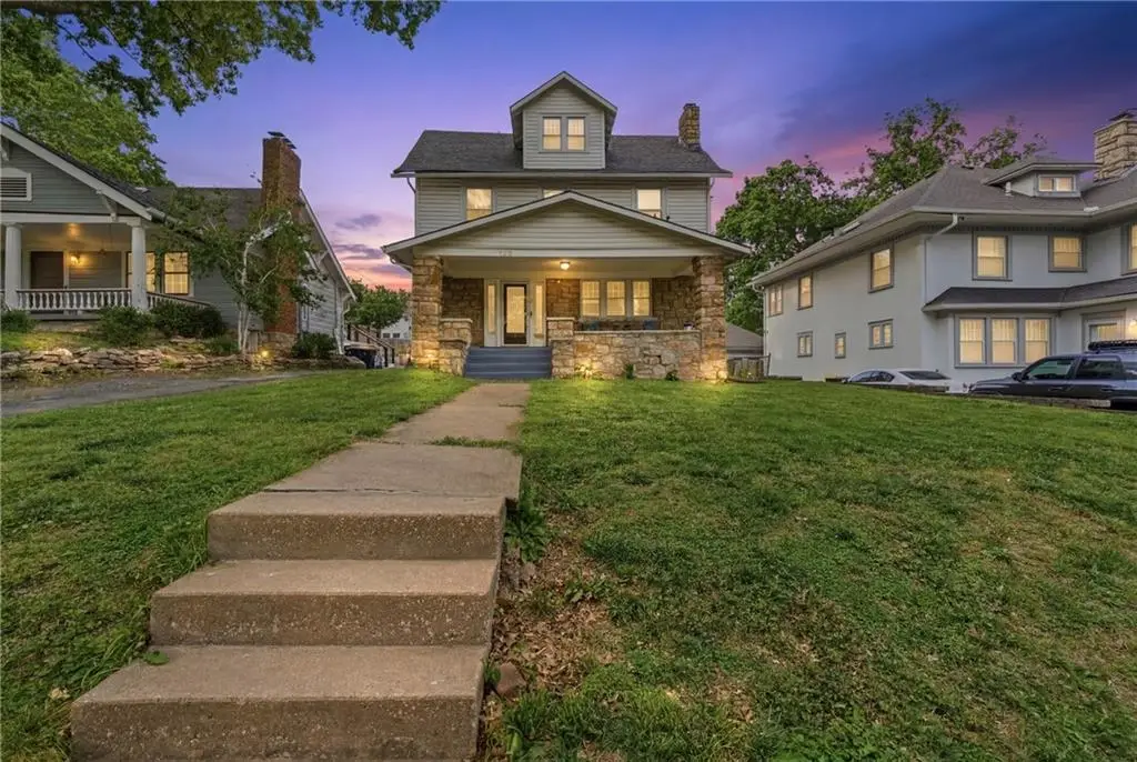 108 W 61st Terrace, Kansas City, MO 64113 - #1