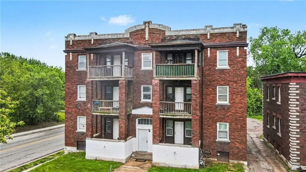 3319 E 30th Street, Kansas City, MO 64128 - #1