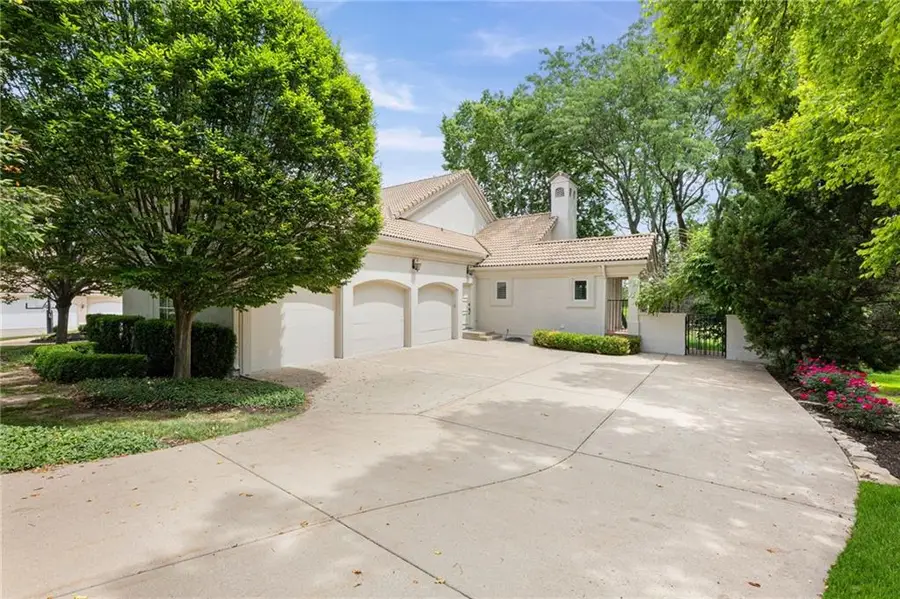 2705 W 112th Street, Leawood, KS 66211 - #3