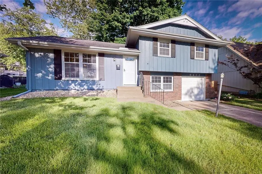 8432 Evanston Avenue, Raytown, MO 64138 - #2
