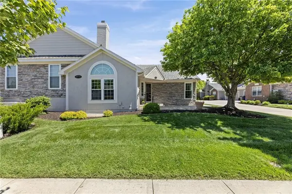 12001 S Tallgrass Drive #201, Olathe, KS 66061