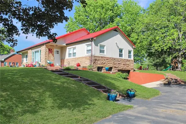 705 Main Street, Higginsville, MO 64037