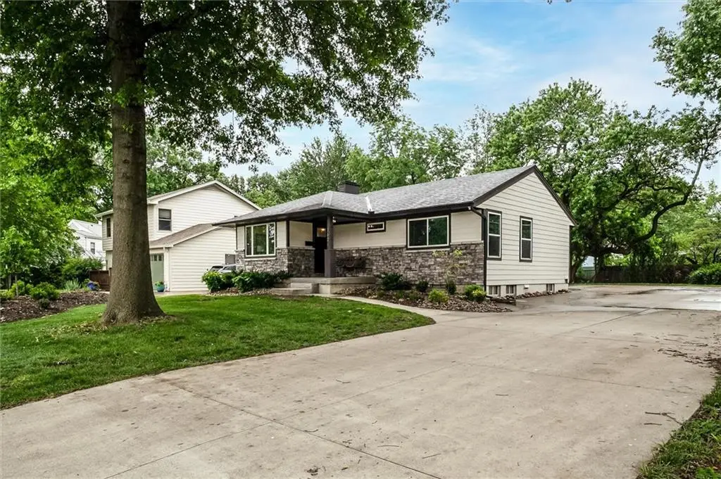 1621 Oxford Road, Lawrence, KS 66044 - #1