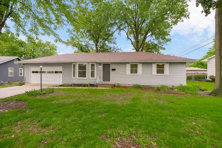 605 NW Lakeview Road, Blue Springs, MO 64014 - #2