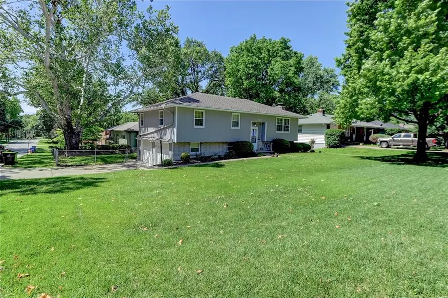 9901 W 55th Street, Shawnee, KS 66203 - #3