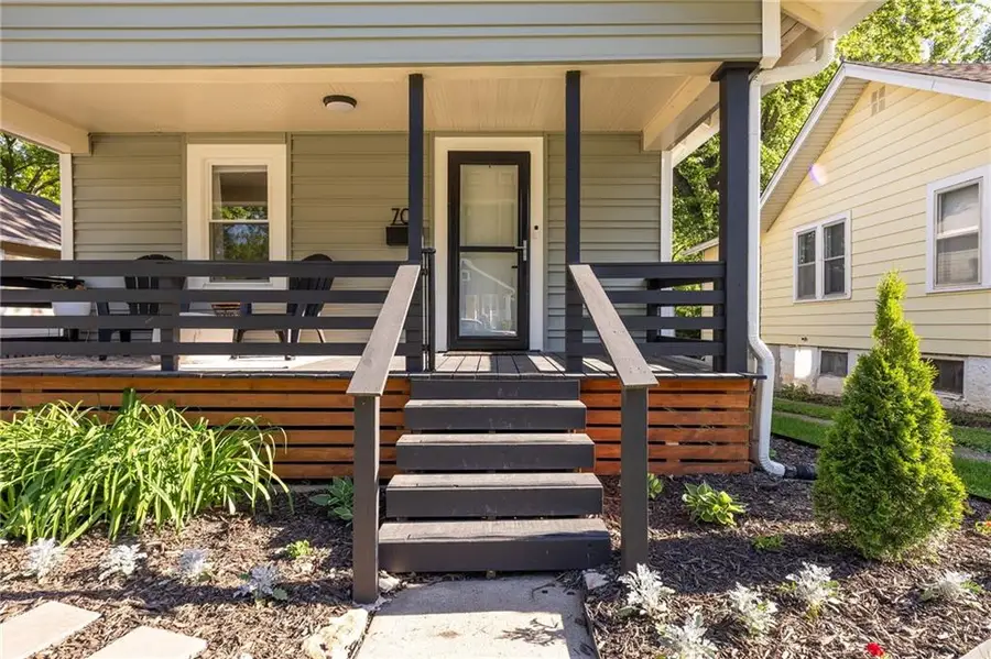 703 W 77th Street, Kansas City, MO 64114 - #2