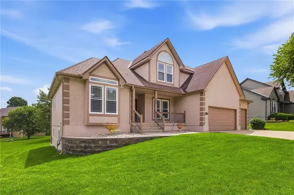 4333 SE Seattle Slew Drive, Lee's Summit, MO 64082