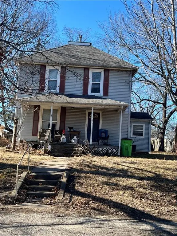 707 5th Street, Baldwin City, KS 66006