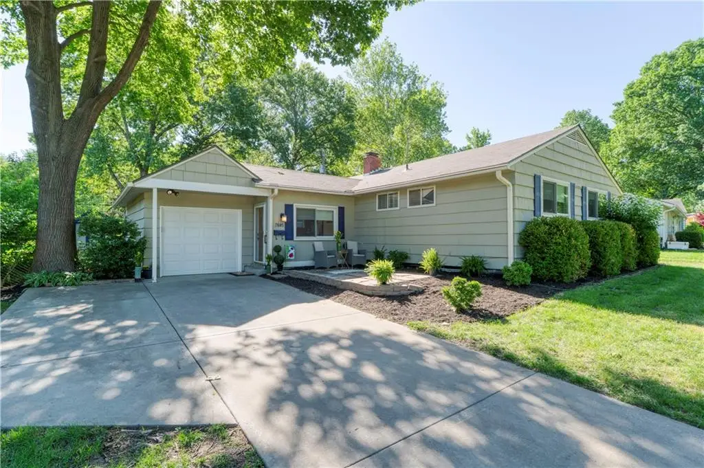 7605 Briar Street, Prairie Village, KS 66208 - #1