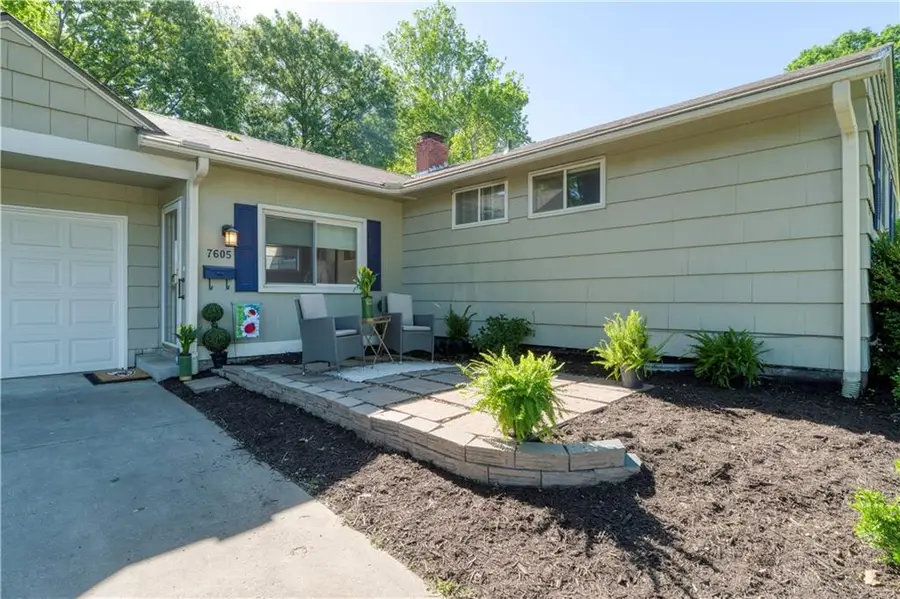 7605 Briar Street, Prairie Village, KS 66208 - #2