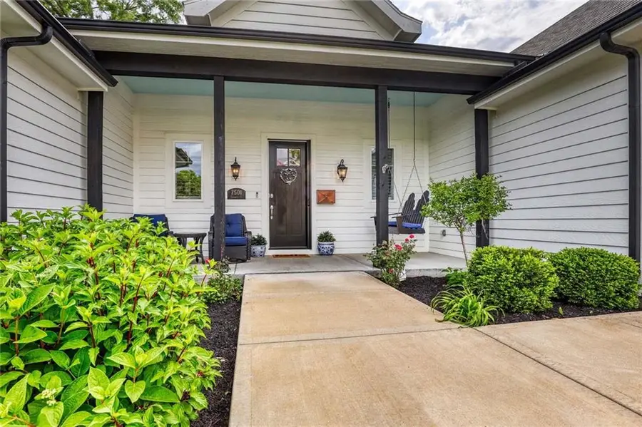 7501 Chadwick Court, Prairie Village, KS 66208 - #3