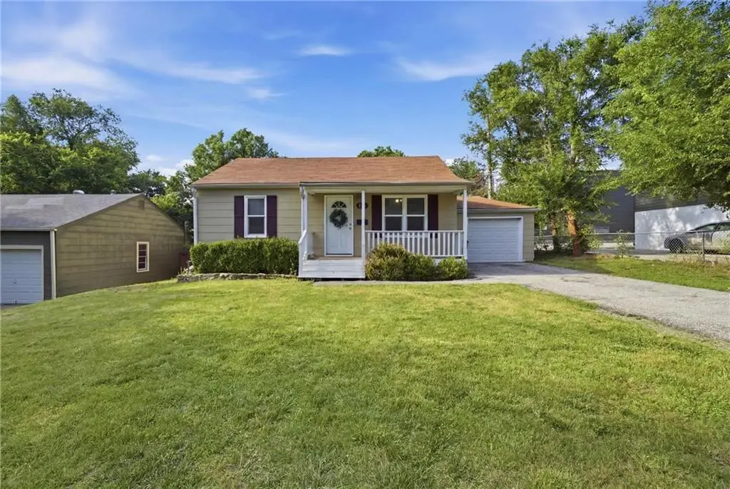 418 W 87th Terrace, Kansas City, MO 64114 - #1