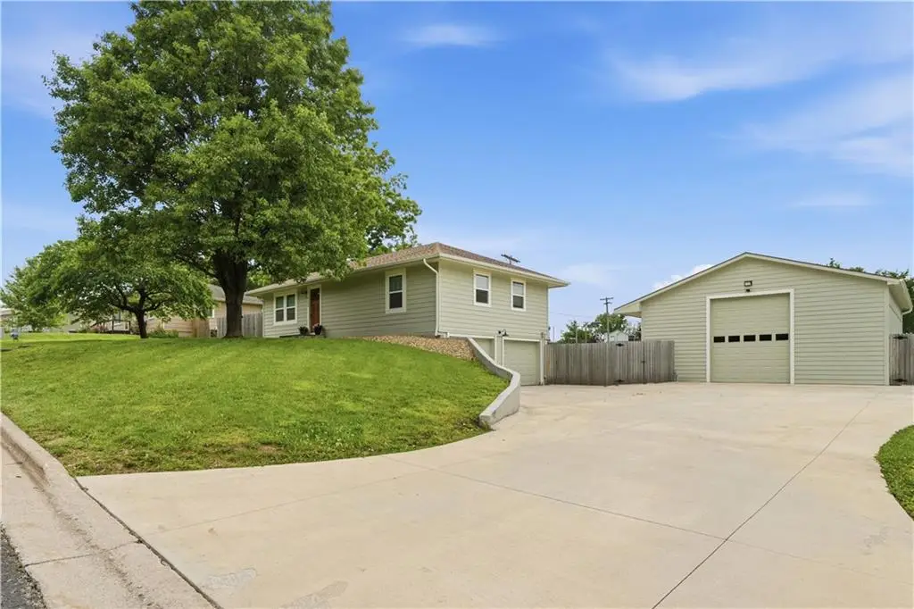 8630 Hilltop Road, De Soto, KS 66018 - #1