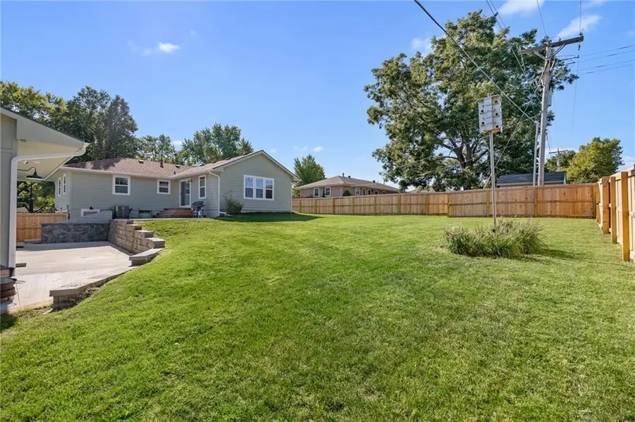 8630 Hilltop Road, De Soto, KS 66018 - #3